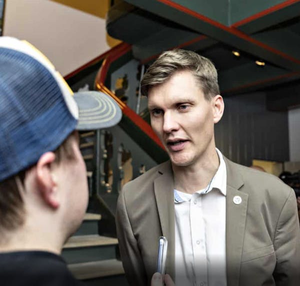 Partihop - en ret eller et forrædderi? Image of the spotlight